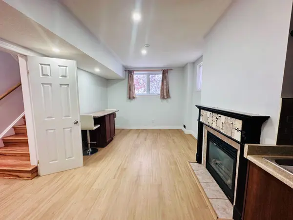 Barrie, ON L3Z 2A5,135 Cheltenham RD #Basement