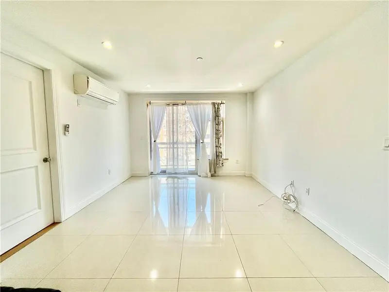 6538 Austin ST #4F, Rego Park, NY 11374