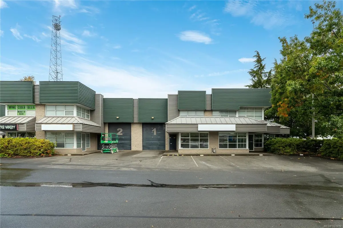 Central Saanich, BC V8M 2A8,6782 Veyaness Rd #1