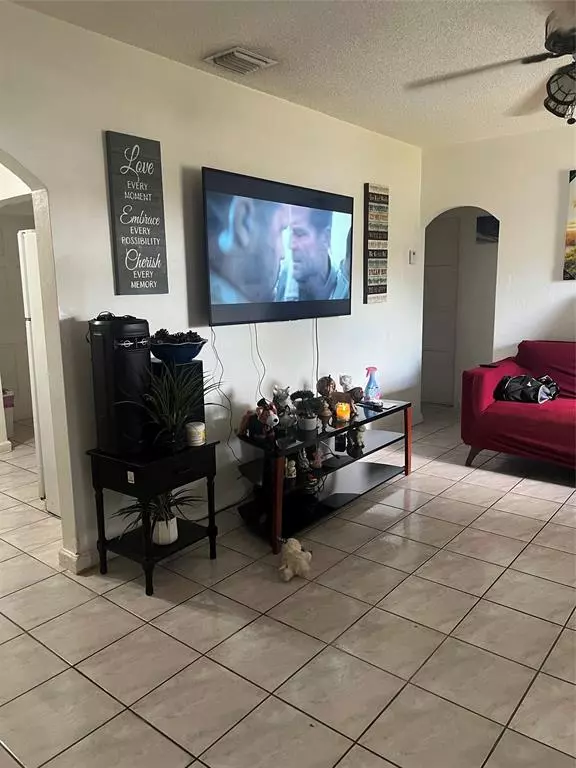 Miami, FL 33147,10521 NW 35th Ct