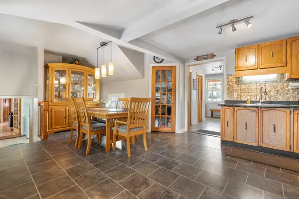 Kawartha Lakes, ON K0M 1L0,1984 Sturgeon RD