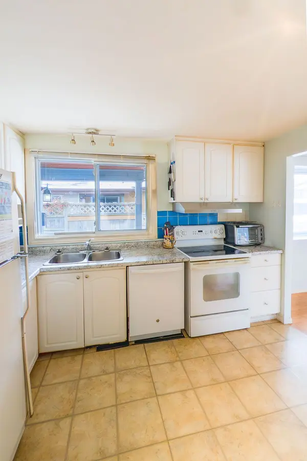 Tanglewood - Grenfell Glen - Pineglen, ON K2G 4A3,57 Benlea DR