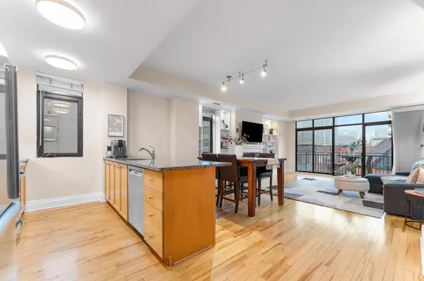 Ottawa Centre, ON K2P 2P4,374 Cooper ST #401