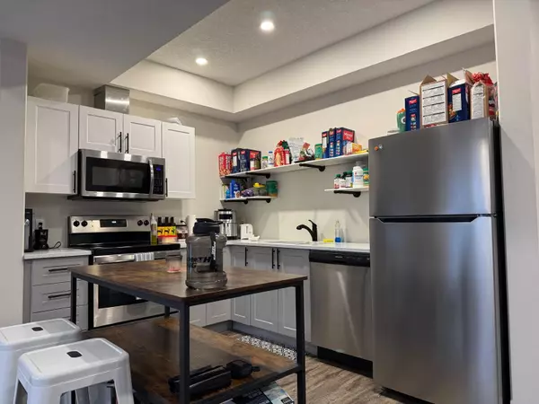 Chatham-kent, ON N7M 3N1,105 King ST E