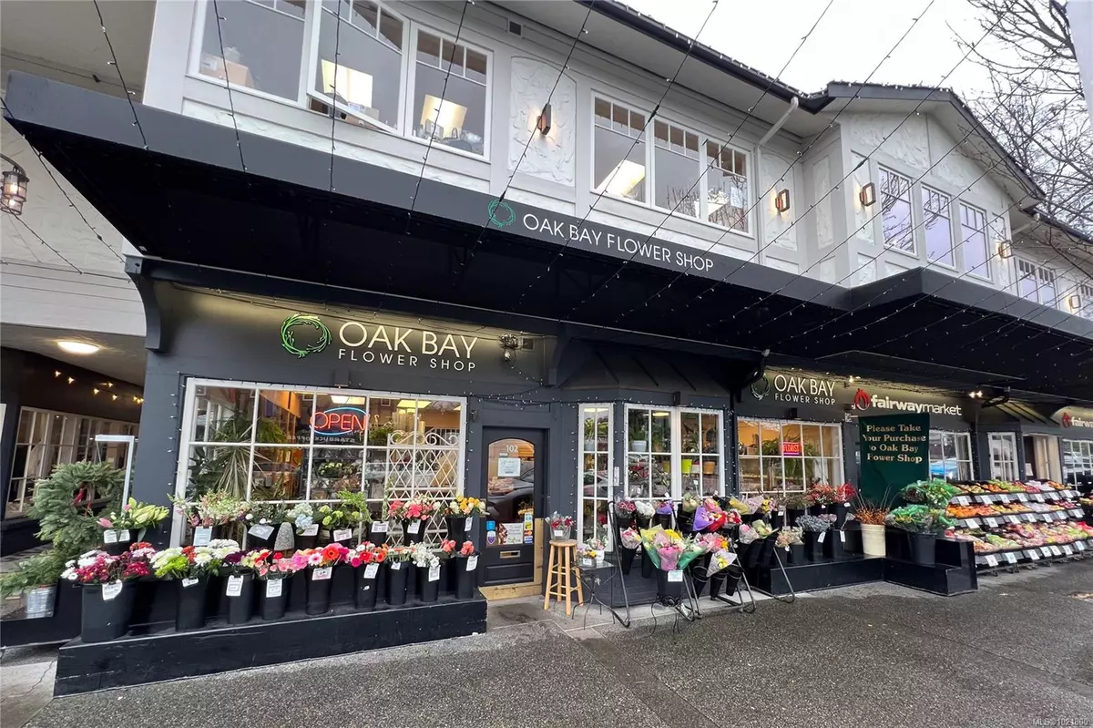 Oak Bay, BC V8R 1G1,2187 Oak Bay Ave #102