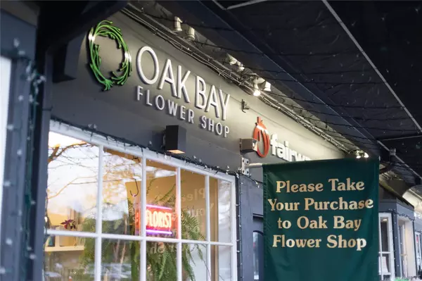 Oak Bay, BC V8R 1G1,2187 Oak Bay Ave #102