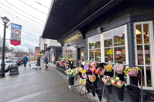 Oak Bay, BC V8R 1G1,2187 Oak Bay Ave #102