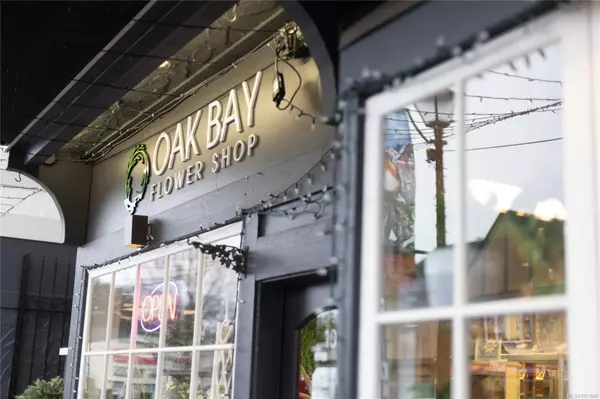 Oak Bay, BC V8R 1G1,2187 Oak Bay Ave #102