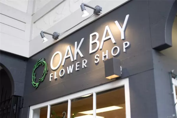 Oak Bay, BC V8R 1G1,2187 Oak Bay Ave #102