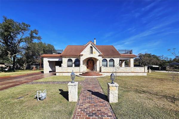 511 E Farrar Street, Groesbeck, TX 76642