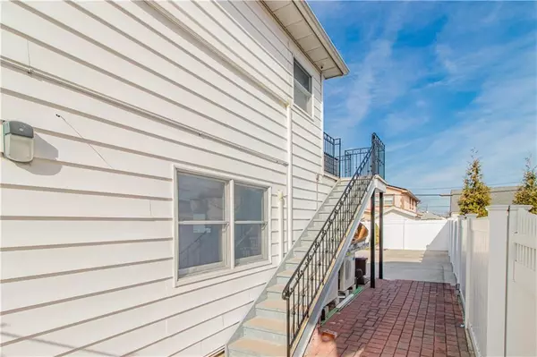 Howard Beach, NY 11414,156-23 89th ST