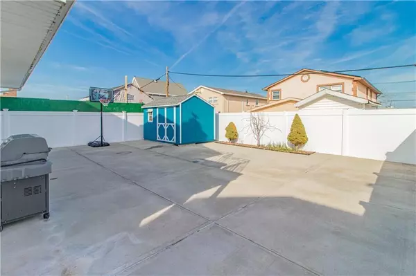 Howard Beach, NY 11414,156-23 89th ST