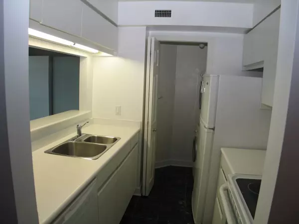 Toronto C08, ON M4W 1H7,409 Bloor ST E #702