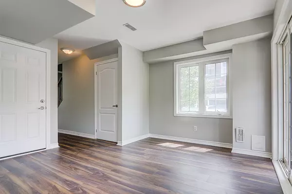 Clarington, ON L1E 0J2,53 Ferris SQ