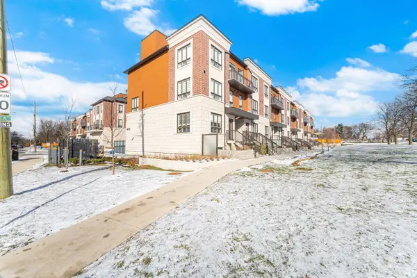 Mississauga, ON L4W 1L1,4015 Hickory DR #19