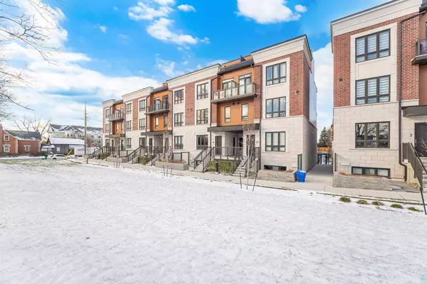 Mississauga, ON L4W 1L1,4015 Hickory DR #19