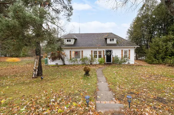 66 Bridge ST, Addington Highlands, ON K0H 1L0