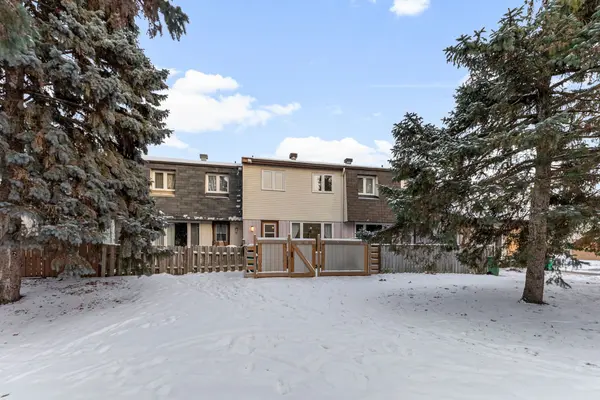 Cyrville - Carson Grove - Pineview, ON K1B 5C7,1314 Cedarcroft CRES