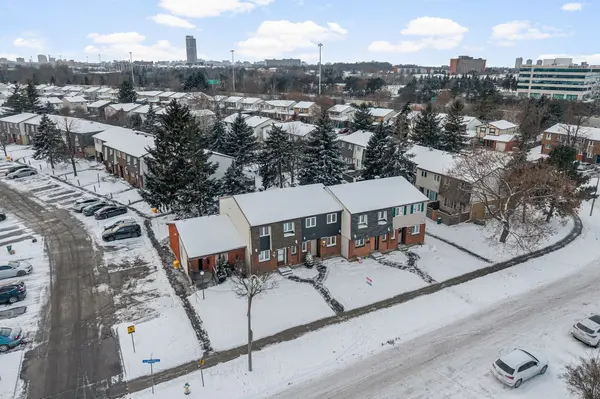 Cyrville - Carson Grove - Pineview, ON K1B 5C7,1314 Cedarcroft CRES