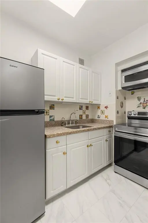 New York, NY 10005,130 Water ST