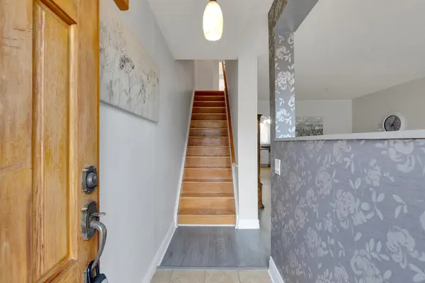 Oshawa, ON L1J 5V4,242 Waverly ST S