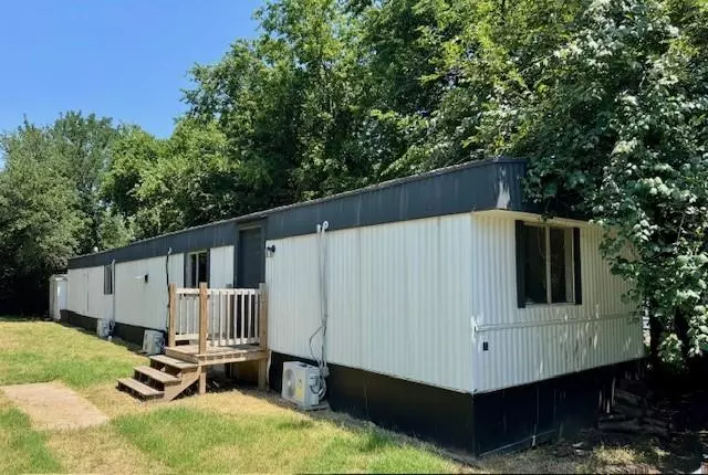 914 Pawnee Trail, Granbury, TX 76048