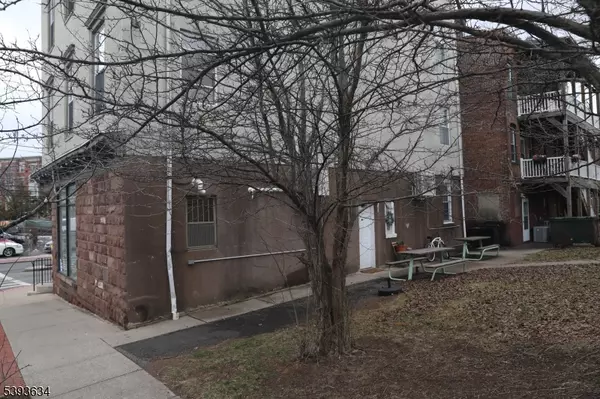 Montclair Twp., NJ 07042,41 Glenridge Ave #2R