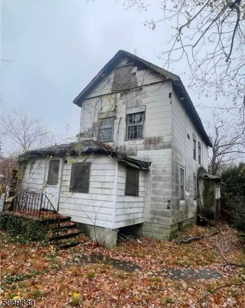 60 Woodcliff Ave, Little Falls Twp., NJ 07424