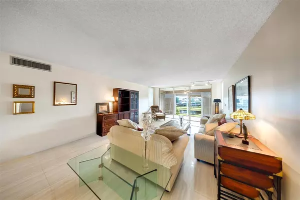 Pompano Beach, FL 33069,800 Cypress Grove Dr #402