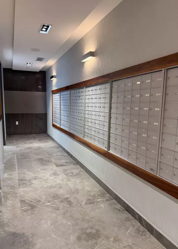 Richmond Hill, ON L4B 0H5,95 Oneida CRES #PH06