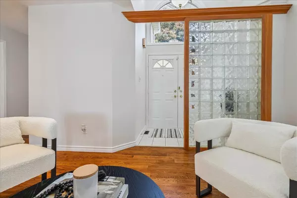 Oakville, ON L6H 6A8,2365 Grand Ravine DR