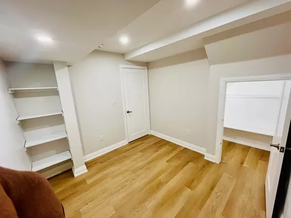 Orillia, ON L3V 0E2,242 Diana DR