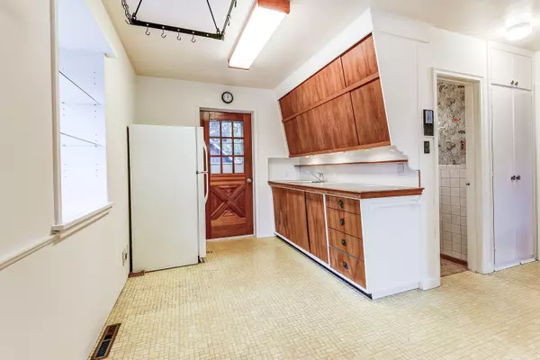 Toronto E04, ON M1R 4H2,11 Waringstown DR