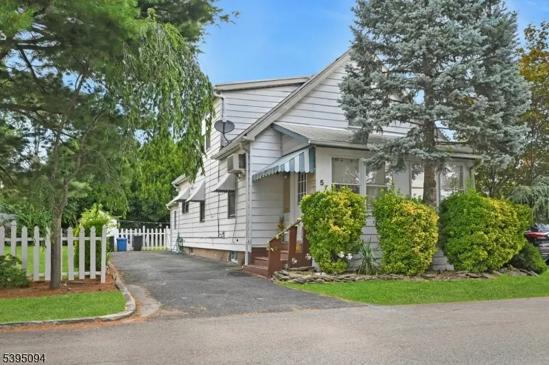 57 18Th Ave, Elmwood Park Boro, NJ 07407