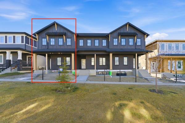 152 Lawson LN SE, Airdrie, AB T4A 3P3