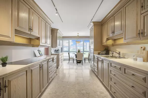 Toronto C09, ON M4T 1G5,40 Rosehill AVE #Ph G