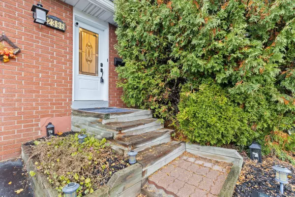 Burlington, ON L7P 3Y8,2396 Lyford LN