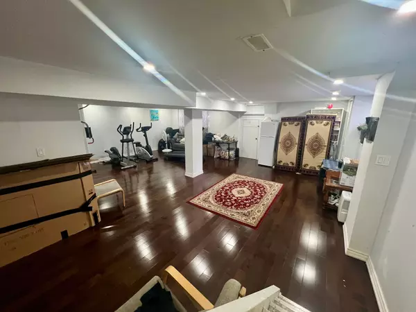 Mississauga, ON L5E 2G5,1024 Ogden AVE