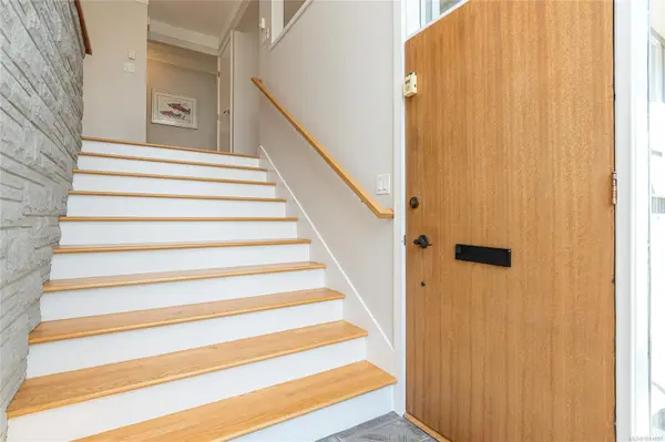 North Saanich, BC V8L 1K4,8650 Emard Terr