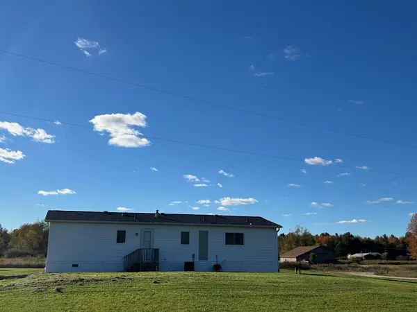 5614 Cavender DR, Shepherd, MI 48883