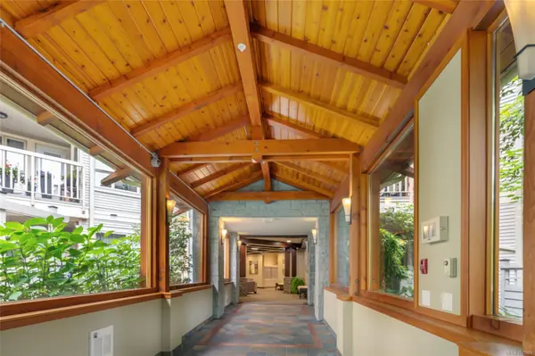 Nanaimo, BC V9T 6K1,5670 Edgewater Lane #403