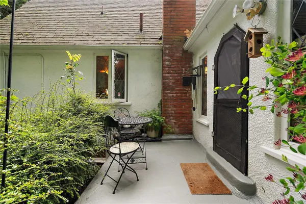 Saanich, BC V9A 2R8,3062 Admirals Rd