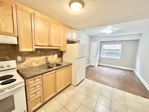 Toronto W06, ON M8W 3G7,15 Thirty Third ST #110