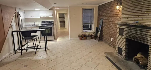 Toronto C01, ON M6J 1N9,74 argyle ST