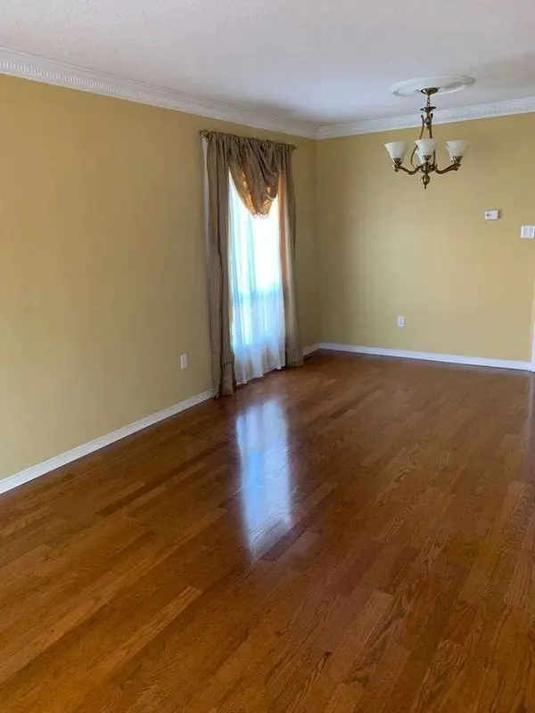 Mississauga, ON L5M 6E6,2419 Bankside DR #Upper