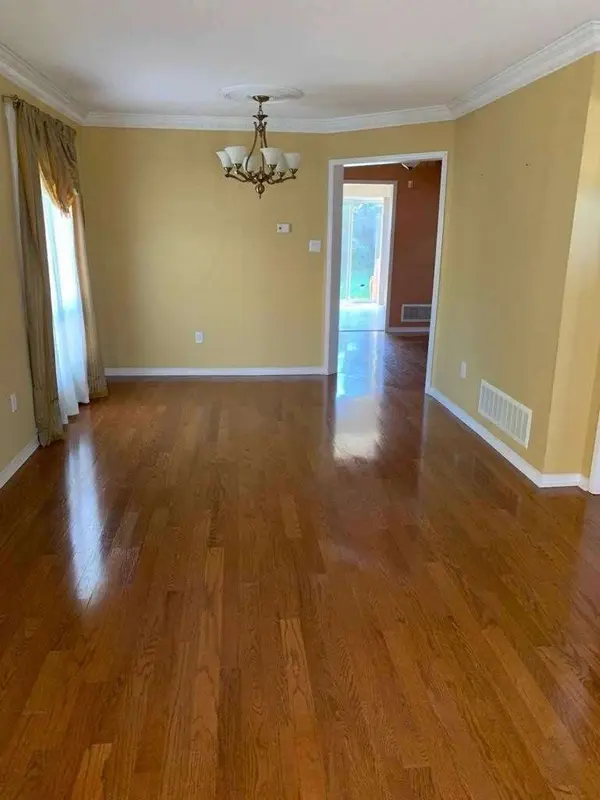 Mississauga, ON L5M 6E6,2419 Bankside DR #Upper