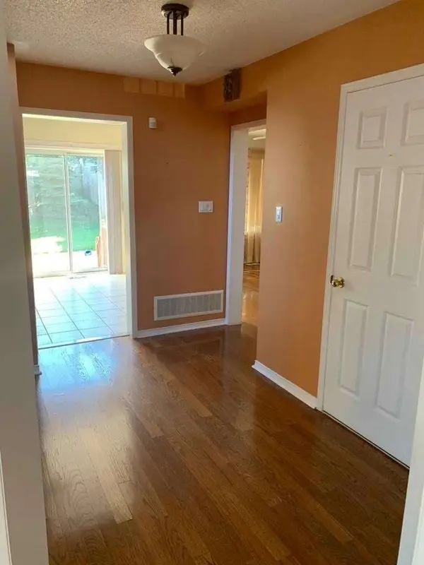 Mississauga, ON L5M 6E6,2419 Bankside DR #Upper