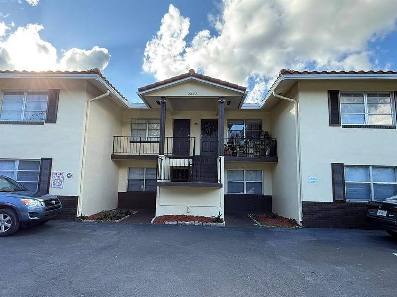 3880 Woodside Dr, Coral Springs, FL 33065