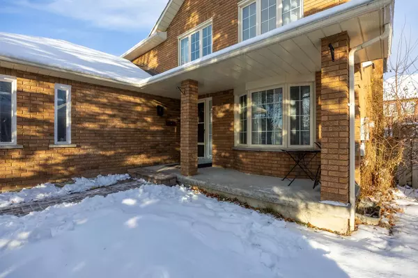 Whitby, ON L1R 1W3,26 Falstaff CRES