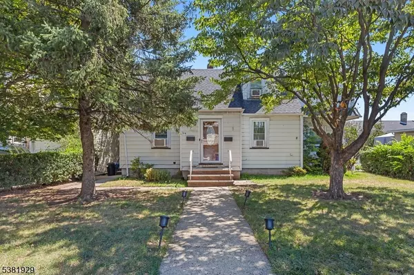 104 Echo Pl, Elmwood Park Boro, NJ 07407